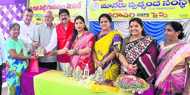 సంప్రదాయానికి పెద్దపీట