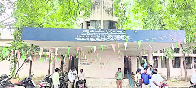 ‘రిజిస్ట్రేషన్’లో అక్రమాలు