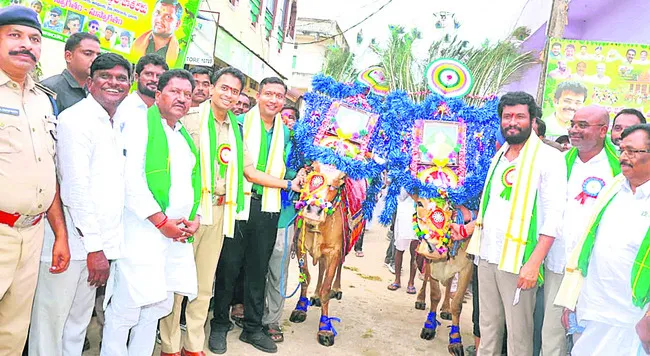 ● నేత్రపర్వంగా ఎద్దుల జాతర ● తాంసిలో అధికారికంగా పొలాల