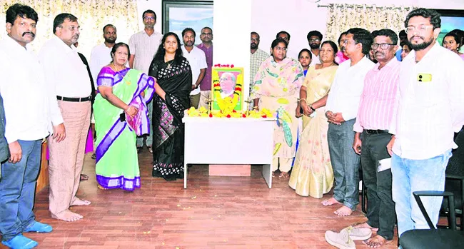 టంగుటూరి స్ఫూర్తితో దేశ సేవ చేయాలి