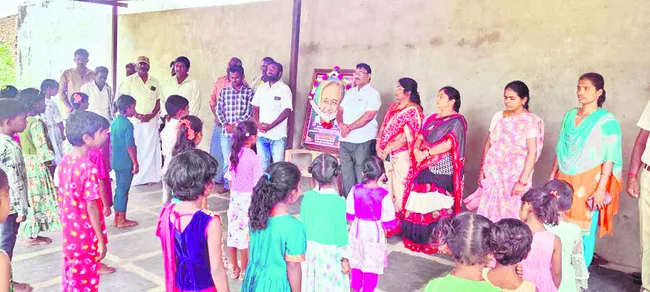 సురవరానికి ఘన నివాళి..