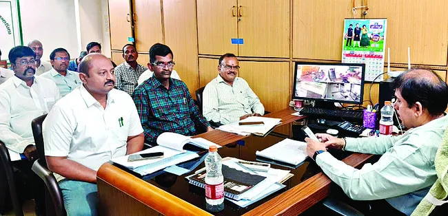 వందశాతం లక్ష్యాలు సాధించాలి