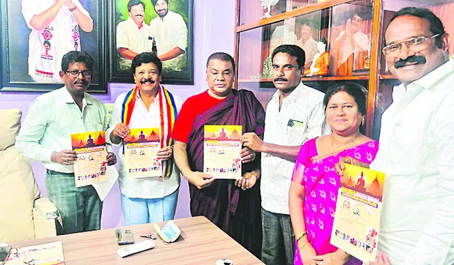 మహనీయుల ఆలోచనలు స్ఫూర్తిదాయకం