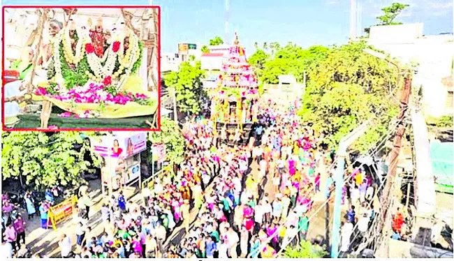 కోలాహలం..ఆవణి రథోత్సవం