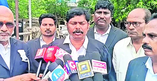 రోడ్లను ఎందుకు బాగుచేయలేదు 