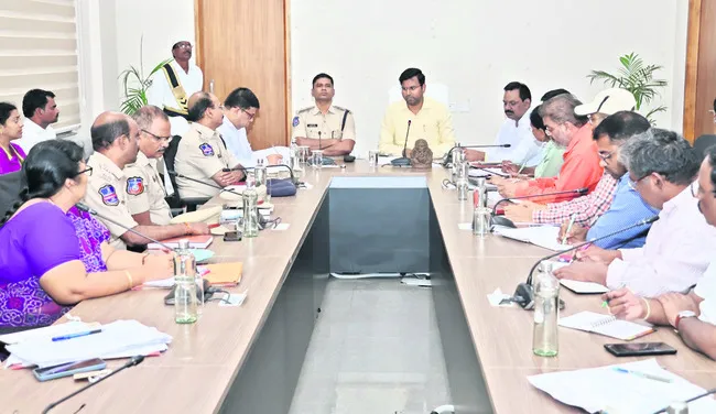 పండుగలు ప్రశాంతంగా జరుపుకోవాలి