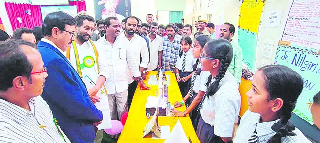 శాస్త్రవేత్తలుగా ఎదగాలి