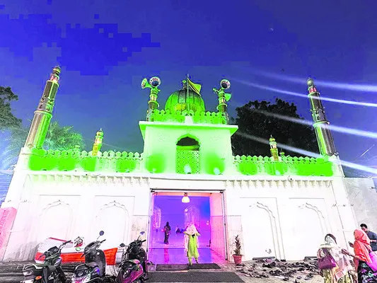 పెద్ద దర్గాకు ఉత్సవ శోభ