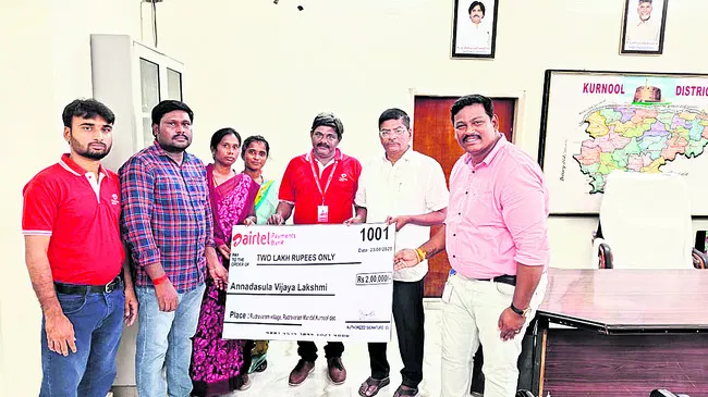 ఉపాధి కూలీలకు రూ.2 లక్షల ప్రమాద బీమా 