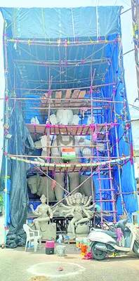 కోల్‌కతా గంగానది మట్టితో..