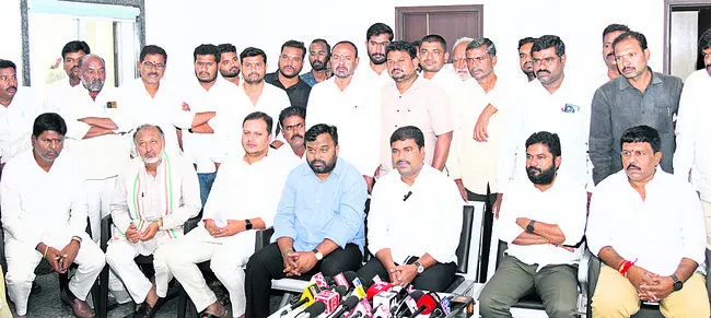 చిల్లరగాళ్లతో న్యూసెన్స్ చేస్తున్నారు