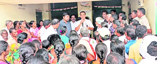 యూరియా వినియోగం తగ్గించాలి