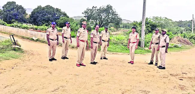 నల్లగుట్టపై పోలీసు పహారా