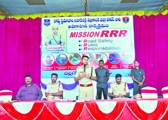 రోడ్డు ప్రమాదాల నివారణ అందరి బాధ్యత : ఎస్పీ