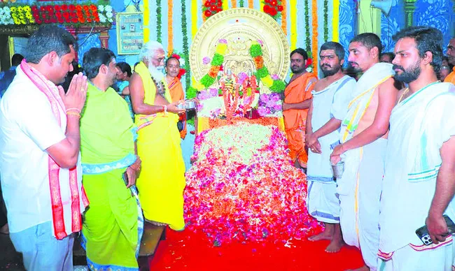 నవరాత్రులను ప్రశాంతంగా జరుపుకోవాలి