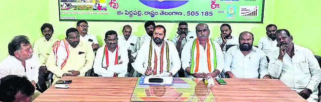 కేంద్రం నిర్లక్ష్యంతోనే యూరియా కొరత