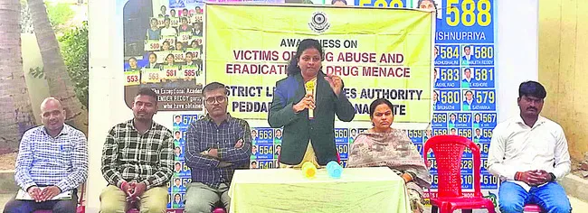 చట్టాలపై అవగాహన పెంచుకోవాలి