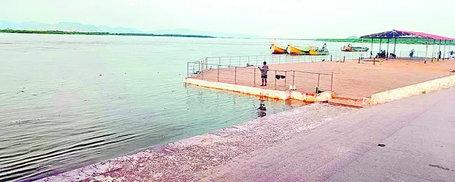 ● తగ్గని వరద ఉధృతి