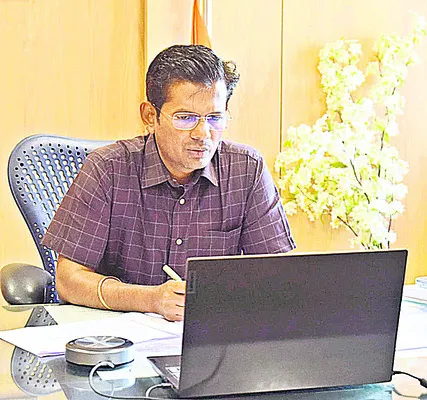 పోలవరం నిర్వాసిత గిరిజనులకు ప్రత్యామ్నాయ భూములు