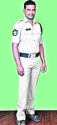 కానిస్టేబుల్కు టీచర్ ఉద్యోగం