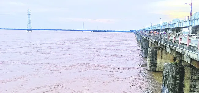 నిలకడగా గోదావరి