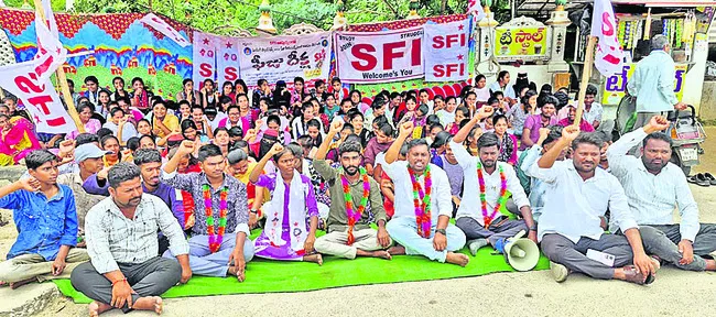 పెండింగ్‌ ఫీజు విడుదల చేయాలి