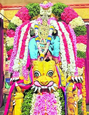 సింహ వాహనంపై ఊరేగిన వెంకయ్యస్వామి 