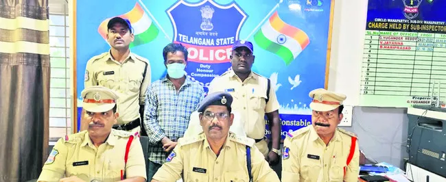 భార్యాభర్తలను విడదీశాడన్న అనుమానంతో హత్య