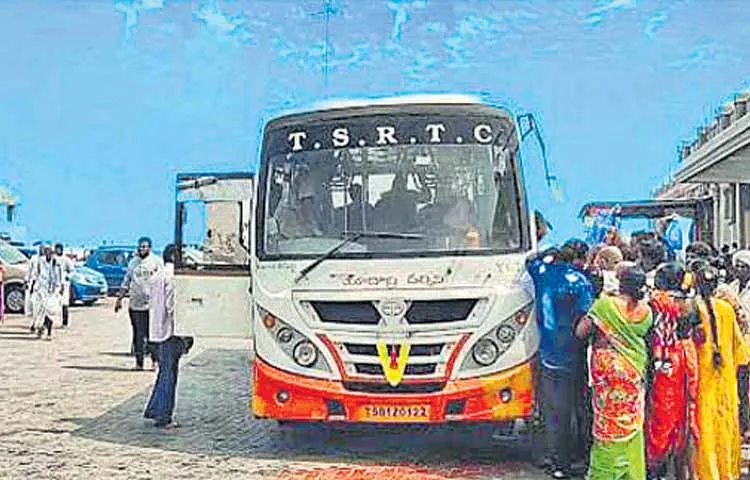 The devasthanam pays for the journey of women devotees who come to Yadagirigutta