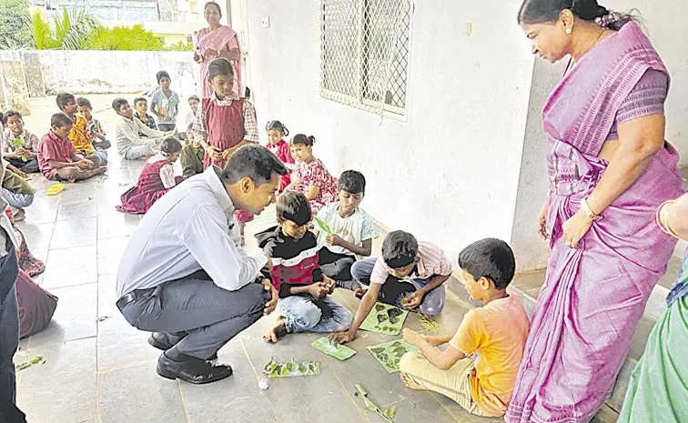 పుస్తకాలు వదిలి.. పాఠశాలకు కదిలి