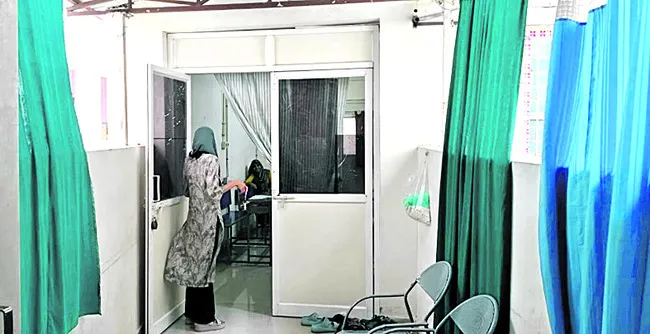 గాల్లో తల్లీబిడ్డ ప్రాణాలు