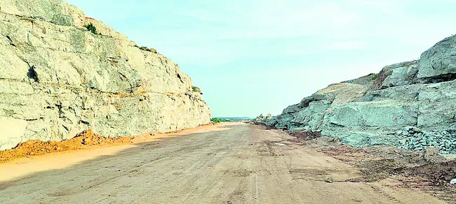 పట్టాలెక్కిన రైలు