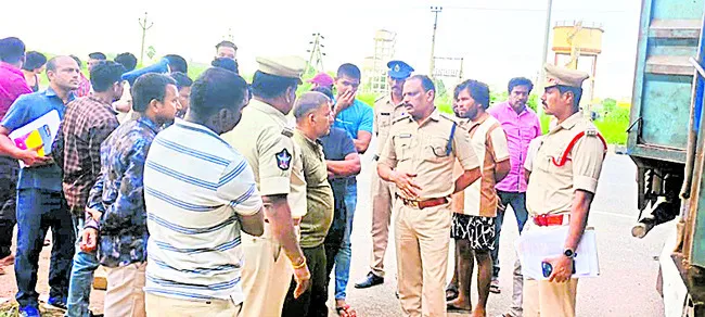 255 ల్యాప్టాప్లు చోరీ