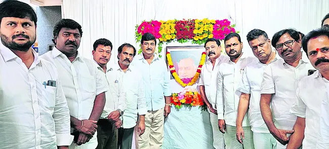 కన్నబాబుకు పరామర్శ 