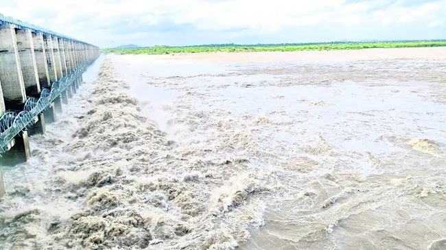 జూరాలకు నిలకడగా వరద 
