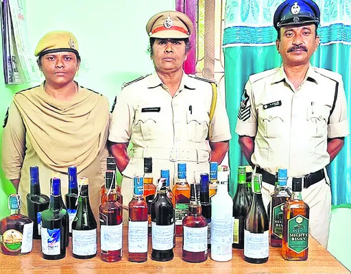 డిఫెన్స్ మద్యం స్వాధీనం