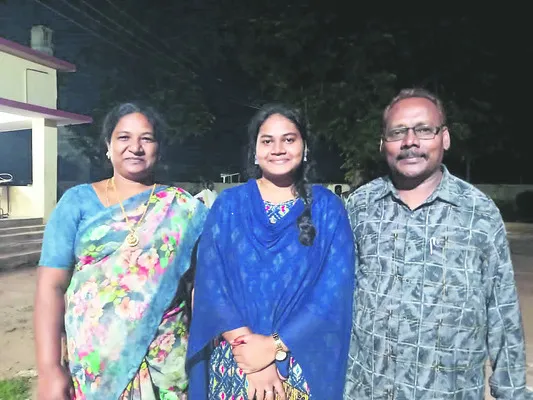 నీట్లో మెరిసిన ముత్యం