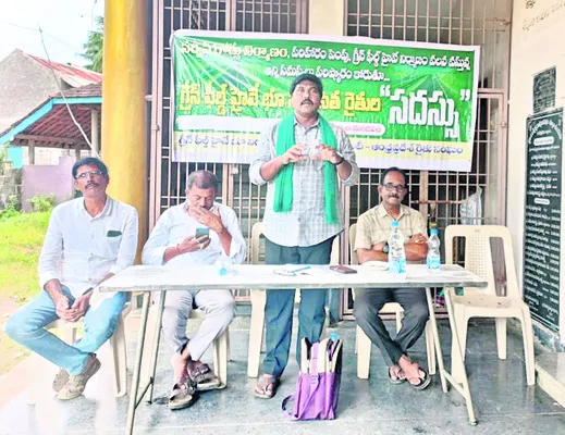 సర్వీస్‌ రోడ్లు నిర్మించాలి 