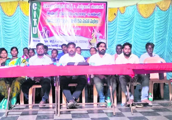 మున్సిపల్ కార్మికులను క్రమబద్ధీకరించాలి