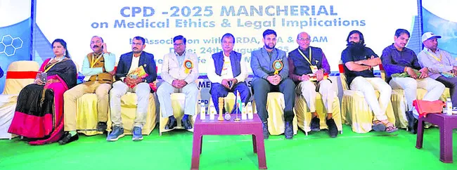 పేదలకు నాణ్యమైన వైద్యం అందించాలి