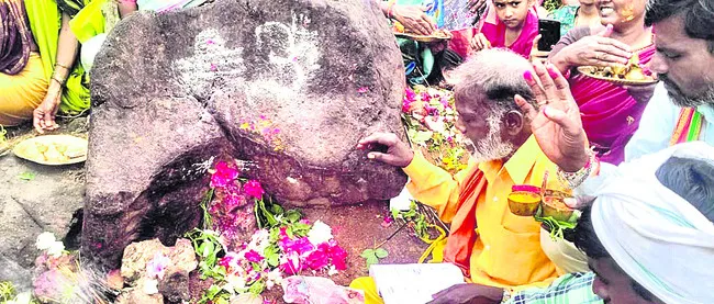 రాయిపై గణపతి రూపం
