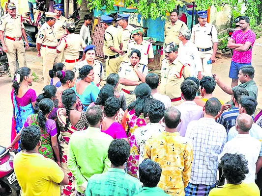 నెల్లూరులో కార్డన్‌ సెర్చ్‌ 