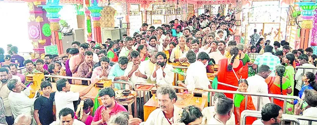 కిక్కిరిసిన బోయకొండ