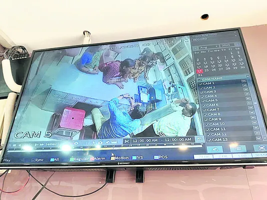 చోరీ చేసి.. రైలెక్కి..!