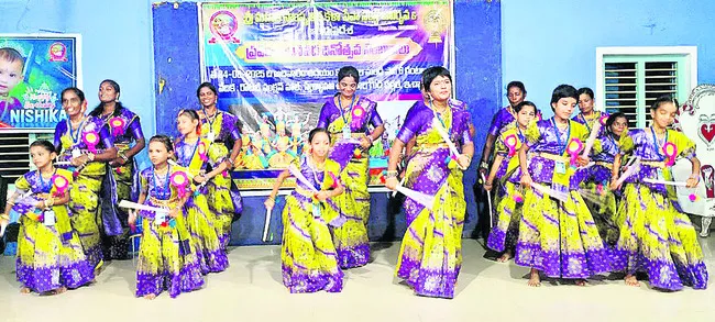 జిల్లాస్థాయి క్విజ్‌ పోటీలకు ఆహ్వానం 