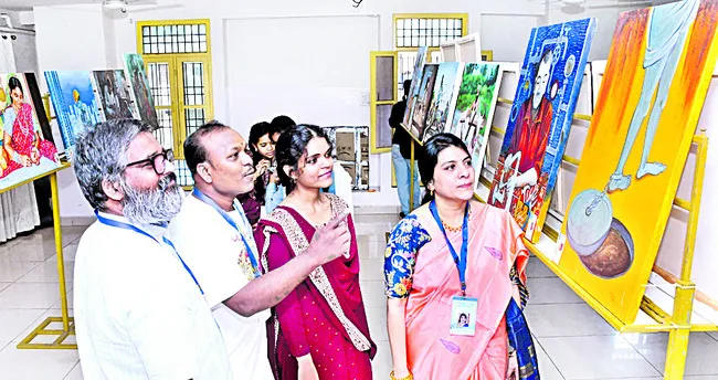 ఆకట్టుకున్న శ్రమైక జీవనం చిత్రకళ ప్రదర్శన