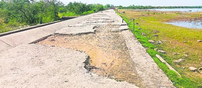 పనుల్లో పాతాళం