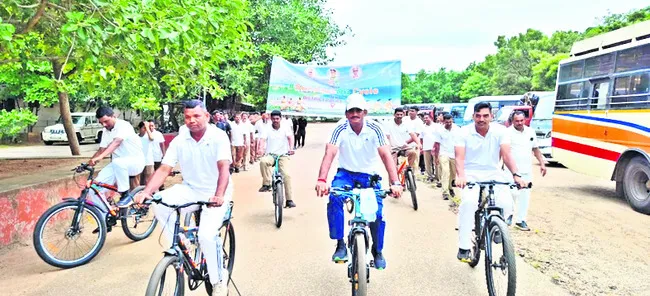 అనకాపల్లి పోలీసుల సైకిల్ ర్యాలీ