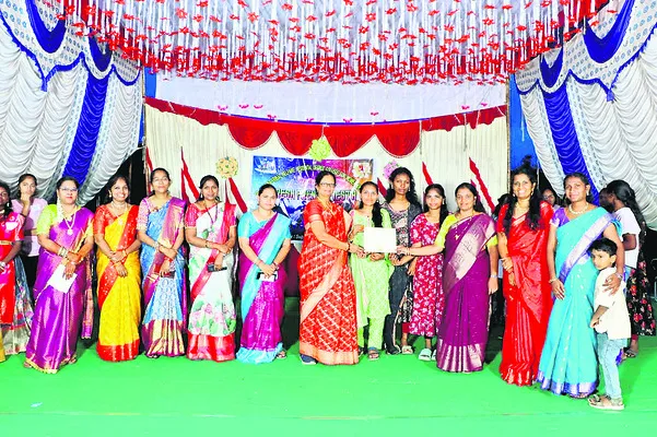 బాలికల సర్వతోముఖాభివృద్ధికి కృషి చేయాలి