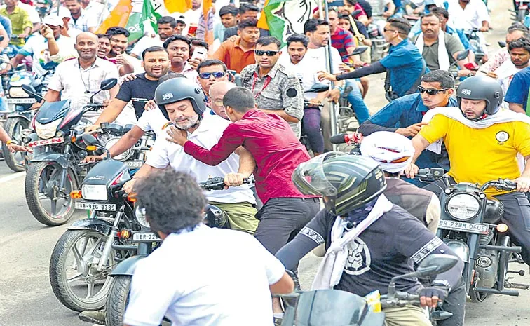 బీజేపీ, ఈసీ మిలాఖత్‌ 